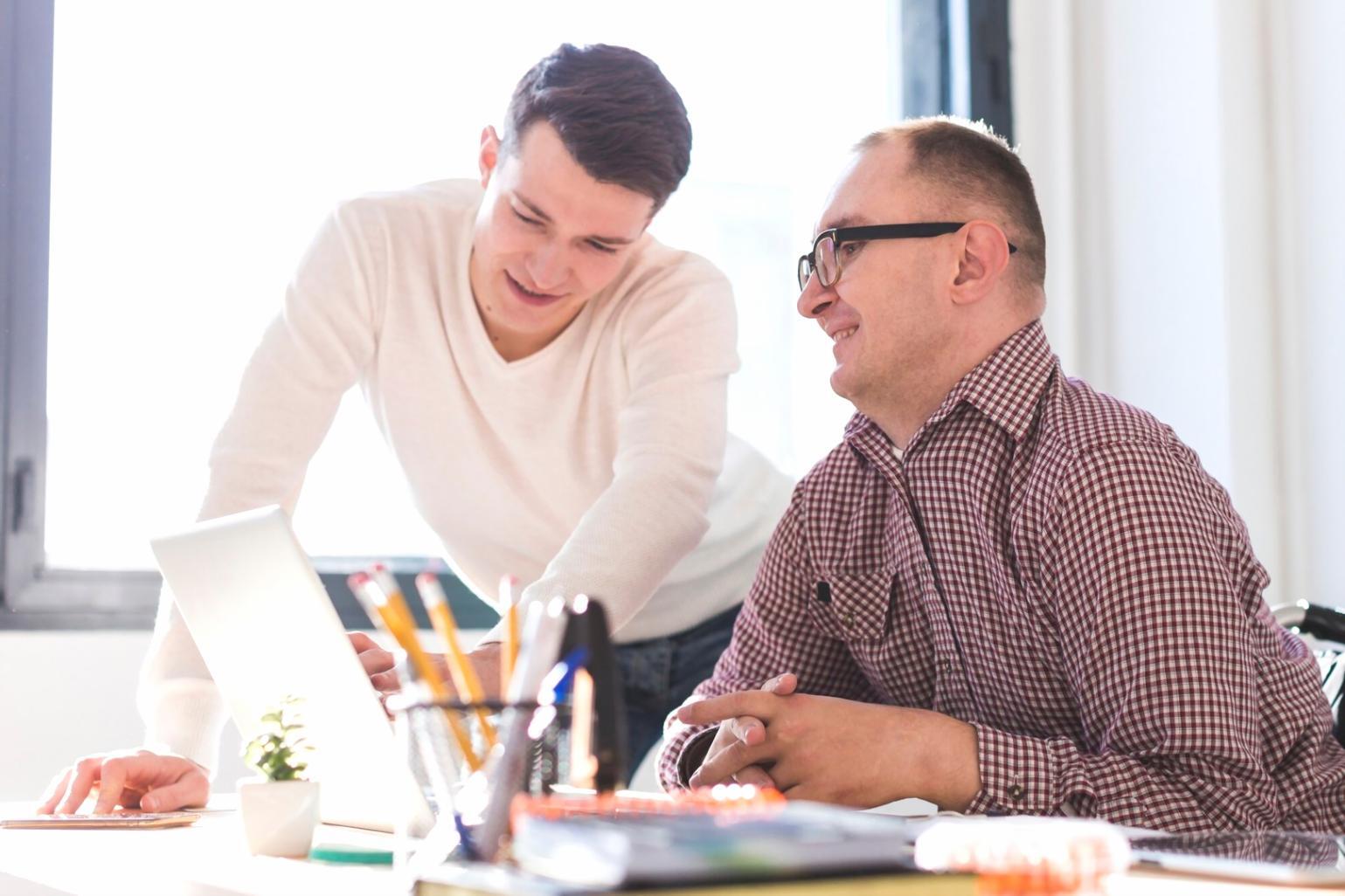 Session de formation en planification financière avec des participants engagés